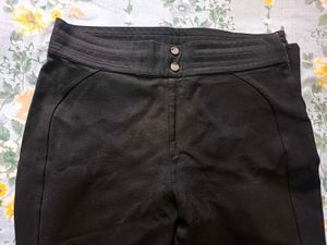 Women&#39;s Black Jeegins Pants