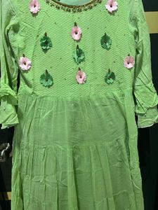 Elegant Green Embroidered Kurta