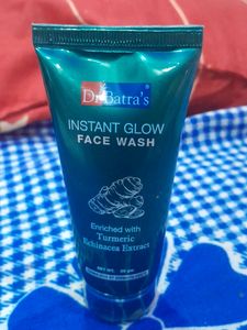 Dr Batra,s INSTANT GLOW FACEWASH