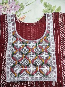 Women Rayon Straight Kurta(Maroon Color)
