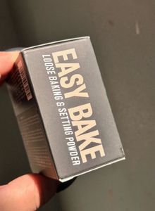 Huda Beauty Easy Bake Setting Powder:-Sugar Cookie