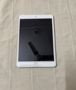 Apple iPad Mini (Excellent Condition)