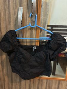 H&M Black Puff Sleeve Crop Top