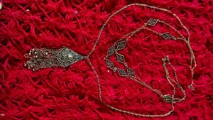 Oxidize Fency Neck Piece