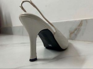 Charming White Slingback Heels❤️
