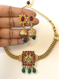 Temple Choker Set
