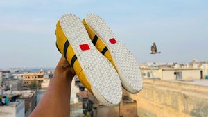 Yellow &amp; Black Casual Shoes