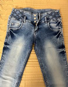 Blue Stretchable Jeans With Best Fit