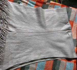 Neutral scarf with fringe