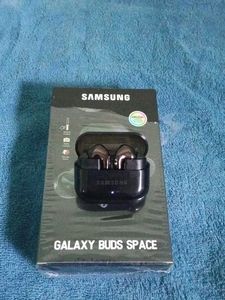 Volume Control, Selfi Control, Change Voice