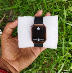 GOLDEN APPLE LOGO KING
