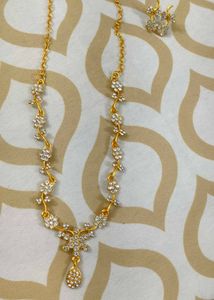Elegant Floral Necklace &amp; Earring Set