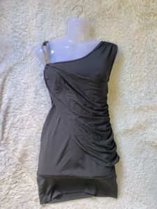 Chic Black One-Shoulder Dress