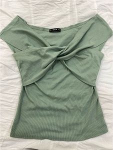 Twist Front Top