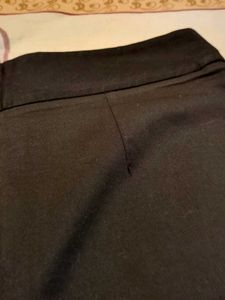 Chic Black Skirt with side zip
