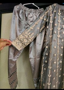 PAKISTANI PEARL HEAVY DRESS.