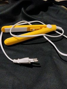 HAIR STRAIGHTENER YELLOW💛💛