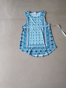 Sleevless Printed Top