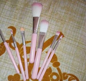 Hello Kitty Kit Meackup Brasher