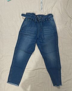Ripped Hem Heigh Rise Girlfriend Jeans