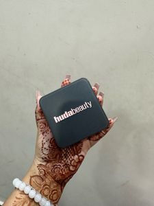Huda Beauty Easy Bake