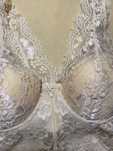 Lace Front-Zip Bra