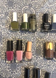 Pouch with 15 colourful nailpaints