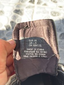 H&amp;M Women Boots EUR: 35
