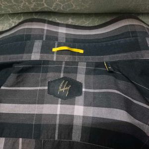 Men&#39;s Plaid Button-Down Shirt