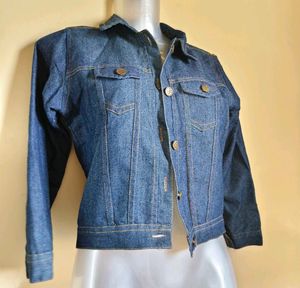 BOGO🎁Buy One Get 1 Free🎁Size Small Denim Jacket