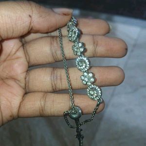 Floral Silver Adjustable Bracelet 🌸✨
