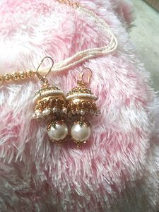 Pearl Set With Stone.