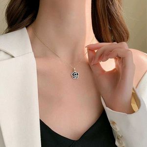 Elegant Black Rose Pendant Necklace Gold