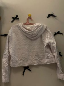 White Hoodie Sofe And Thin Layer