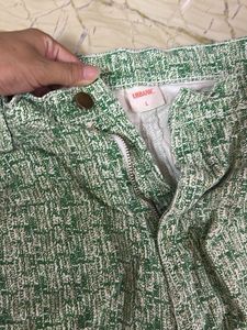 Green &amp; White Patterned Cropped Pants