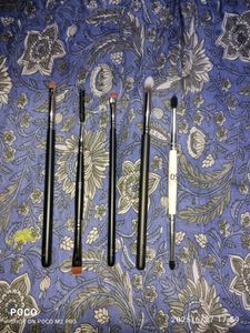5 Pac Cosmetics Brushes