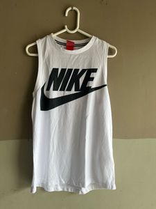 Nike Sleeve Less