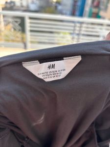 H&amp;M off shoulder top(xs)