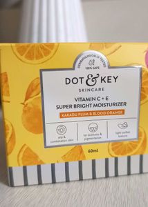 💛 Dot &amp; Key Vitamin C+ E Mosuturizer 💛