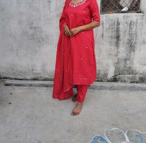 Elegant Rad Kurta
