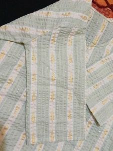 Elegant Kurta with Delicate Detailing