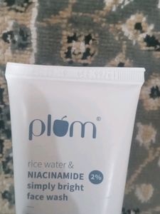 Plum Niacinamide Simply Bright