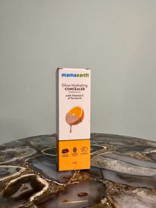 Glow, hydrating concealer with vitamin C and turmeric