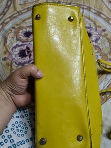 🔥 SUPER STYLISH HANDBAG WITH SLING ATTACHED