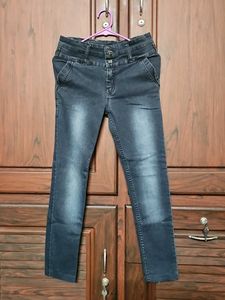 Stylish Women's Black Skinny Jeans