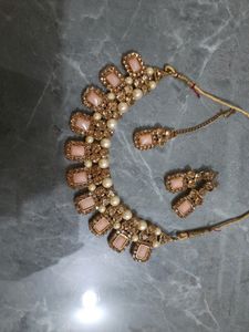 Jwellery Set With Earrings And Mangtika
