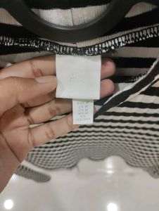 H&amp;M Black Cropped Turtle Neck Top