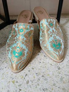📢NEW 🌙Mint Zari Mules From The House Of Pataudi✨