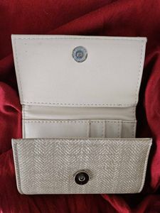 Beige Women&#39;s Wallet 30 % OFF