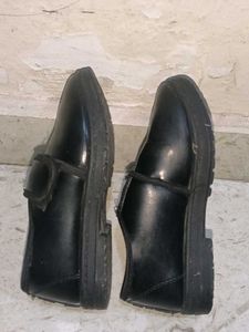 SCHOOL SHOES GOOD QUALITY